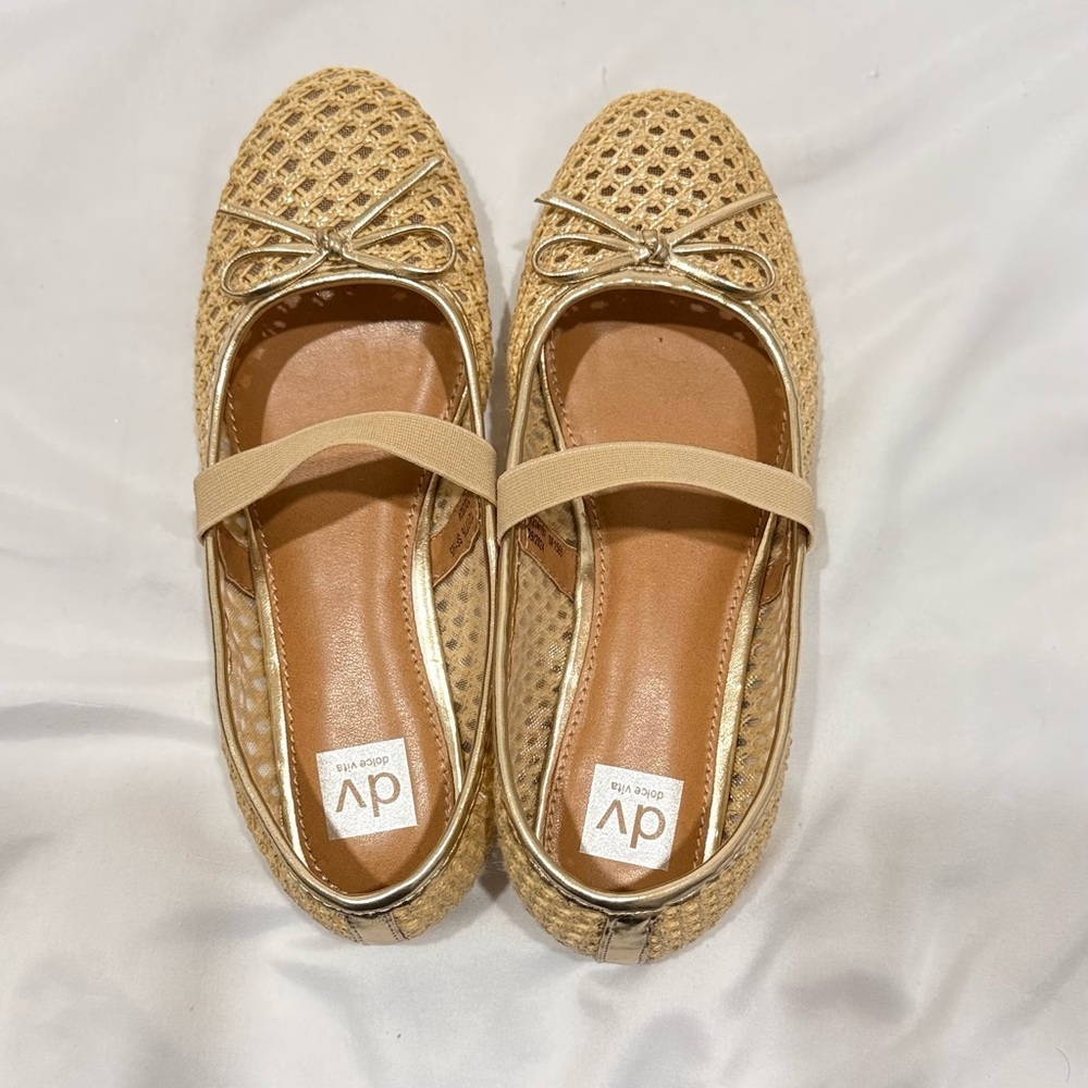 Dolce Vita dv Girls Monai Beige and Cream Flats size 4